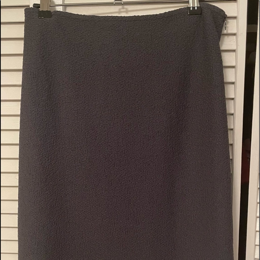 Women's St. John Collection Boucle Slub Knit Skirt; Grey, 22in length; 72% Wool